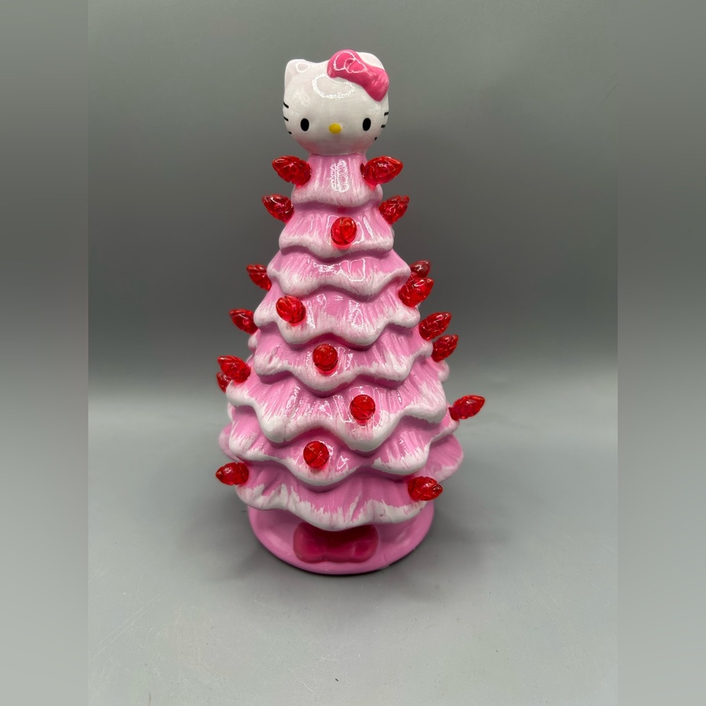 Sanrio HELLO KITTY Ceramic Pink Valentine Christmas Tree Pink Lights 5.8” NEW